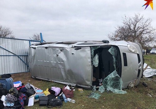В Сакском районе перевернулся микроавтобус: шесть детей пострадали