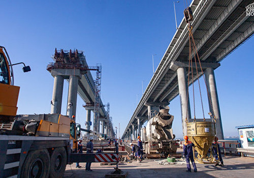Стройка кипит: готовы все железнодорожные опоры Крымского моста