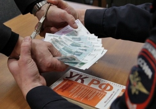 В Крыму бывшего полицейского осудили за взятку в миллион рублей