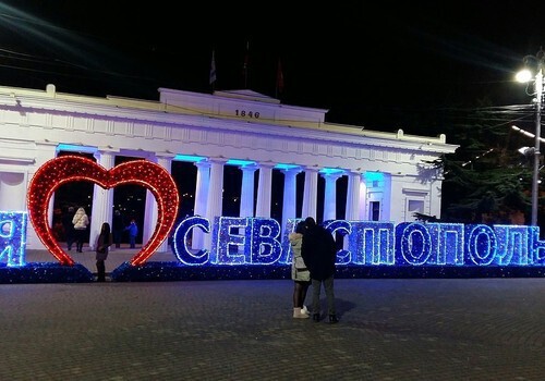 Праздник приближается: Севастополь 18 ноября начнут украшать к Новому году