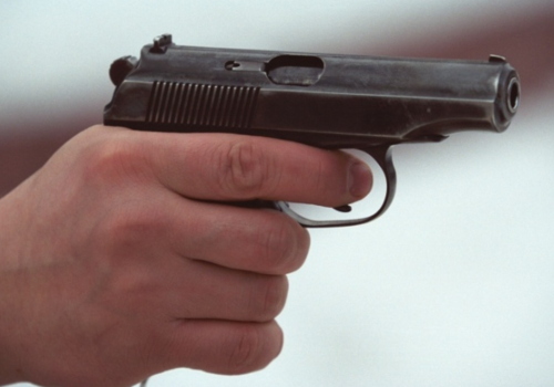 АЗС на трассе на ЮБК ограбили двое мужчин в камуфляже и с пистолетом