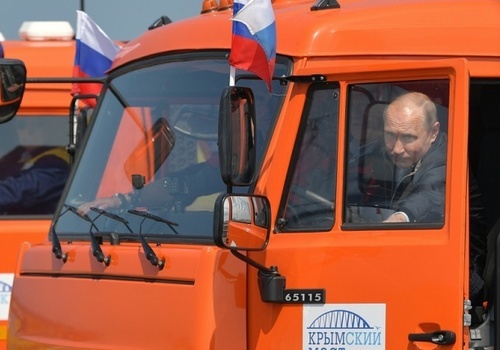 По Крымскому мосту запустили туры «как Путин на КамАЗе»