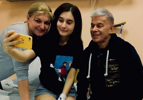 Газманов спел для пострадавшей в Керченском политехе школьницы