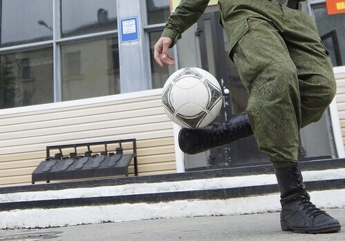 Работники украинского военкомата похитили крымского футболиста и хотели отправить его в армию