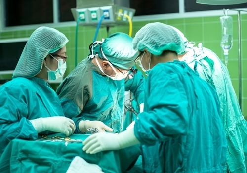 В Симферополе у врача-хирурга случился инфаркт во время работы