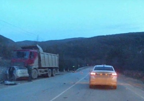 Страшная авария: в Крыму грузовик раздавил легковушку