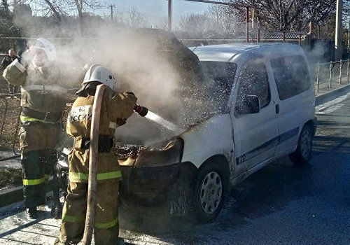 Пожарный бум: в Крыму массово горят автомобили