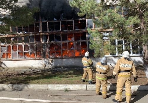 Тушили около пяти часов: как ликвидировали крупный пожар на заводе пластмасс в Симферополе