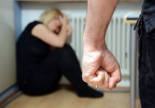 В Крыму мужчина жестоко избил жену