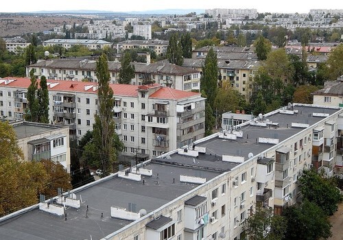 В Симферополе жилая многоэтажка «трещит по швам»