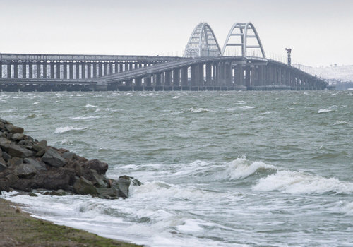 Крымский мост за зиму пережил 38 штормовых суток