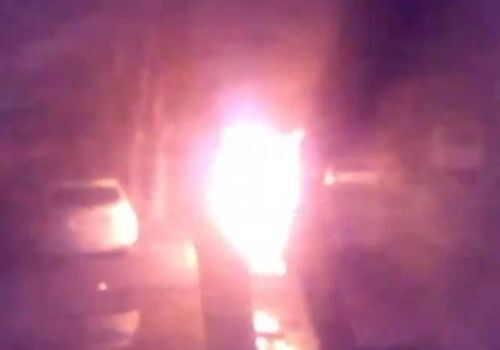 В Феодосии ночью сгорели три автомобиля ВИДЕО
