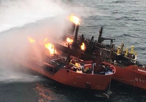 У берегов Крыма потушили второй горевший полтора месяца танкер