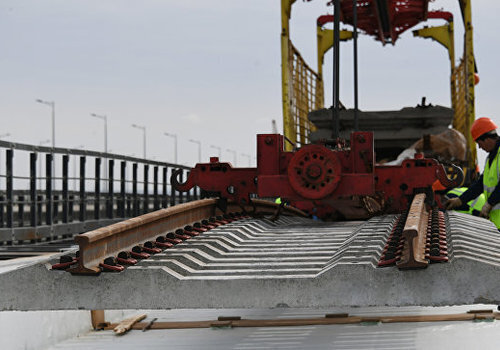 Укладка железнодорожных путей на Крымском мосту: как идут работы ФОТО
