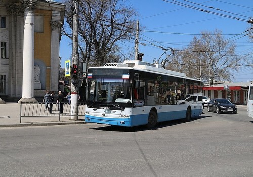 В Симферополе проезд в автобусах снова стал дороже, чем в троллейбусах