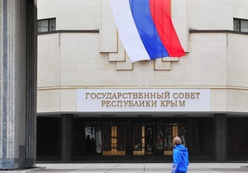 В Крыму осудили 16-летнего школьника за надругательство над российским флагом