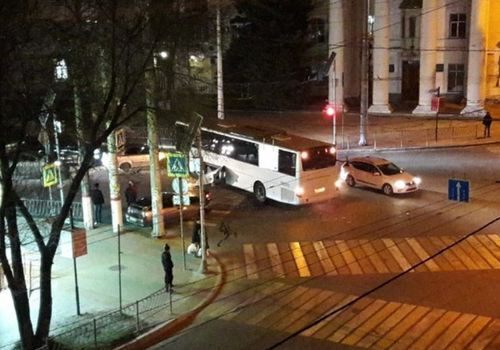 Автобус и легковушка столкнулись на перекрестке в Крыму ФОТО