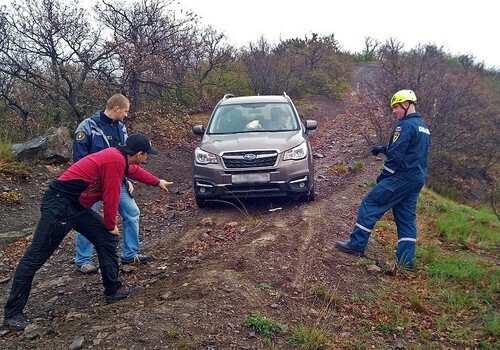 В Крыму машины застревают на грунтовых дорогах