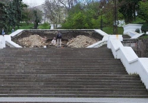СМИ: Синопскую лестницу украсят цветочными часами за миллион рублей