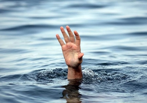 В Крыму мужчина чуть не утонул на городской набережной