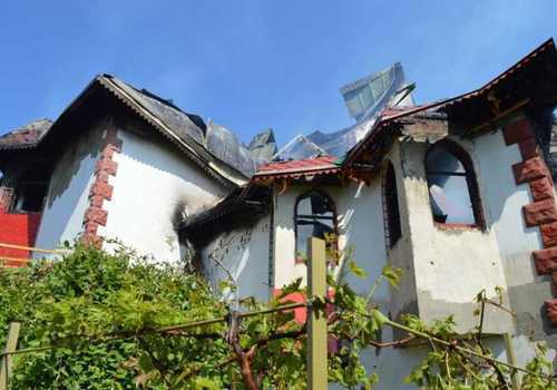 В Севастополе спасли хозяина сгоревшего дома ФОТО
