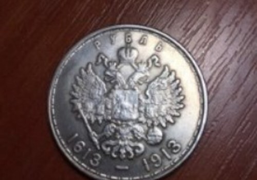 Мошенник в Евпатории пытается продать сувенирные монеты, утверждая, что они серебряные - соцсети