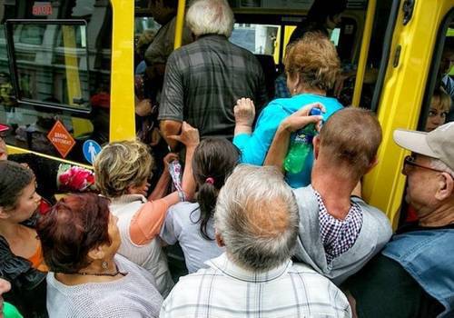 Бездомный «обчистил» пассажирку маршрутки в Севастополе на 10 тысяч рублей