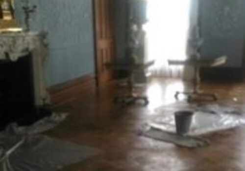 Мокрые стены и вода по щиколотку: Ливень затопил Воронцовский дворец
