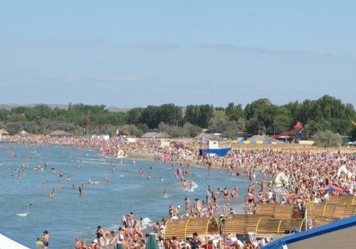 Роспотребнадзор запретил купаться на пляжах двух регионов Крымского полуострова