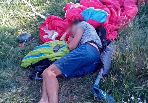 Парапланерист упал с высоты 60 метров и пролежал 2,5 часа в Крымских горах с травмой позвоночника