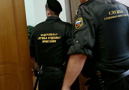 У крымских должников арестовывают катера, машины и телевизоры