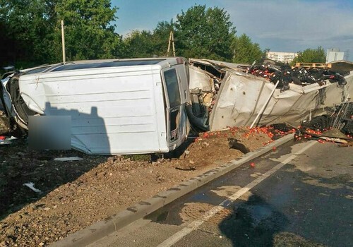 В Крыму водитель фуры уснул за рулем: один человек погиб, трое ранены