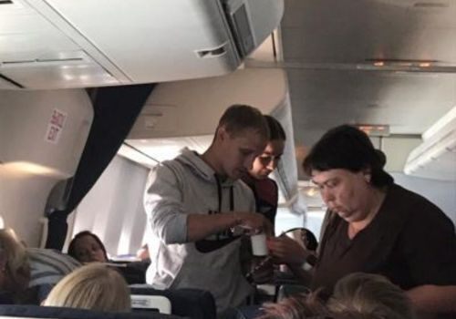 Экипаж самолета спас пассажирку, летевшую из Крыма