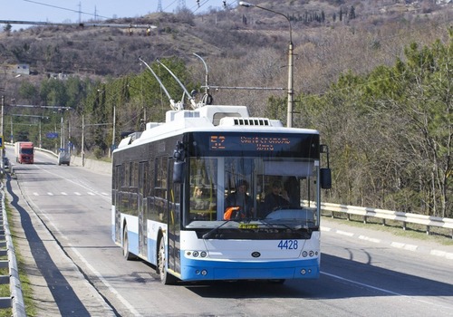 Обрыв троллейбусной линии «парализовал» трассу Ялта-Симферополь