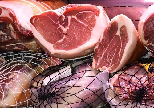На бойне в Крыму обнаружили полторы тонны мяса неизвестного происхождения