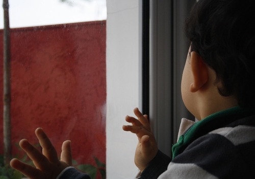 В Крыму ребенок выпал из окна пятого этажа