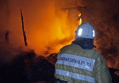 Ночью в Крыму на пожаре в жилом доме нашли труп