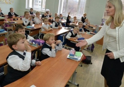 Крымским учителям повысили зарплату