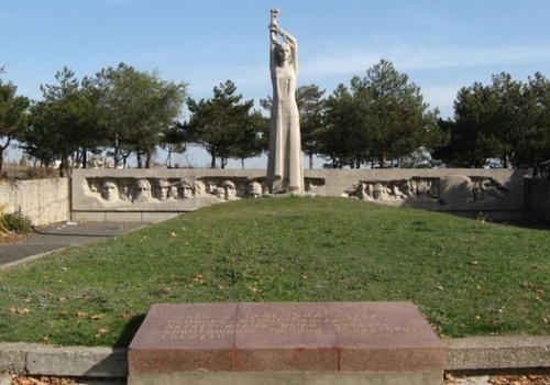 СМИ: В Симферополе Мемориал жертвам фашизма отбили у застройщика