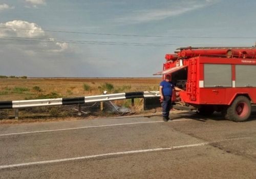 В Крыму от горящей "Газели" огонь перешел на поле ФОТО