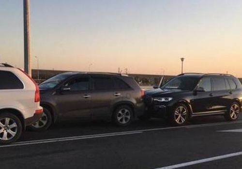 В массовом ДТП на "Тавриде" разбит новый BMW крымского миллионера ВИДЕО