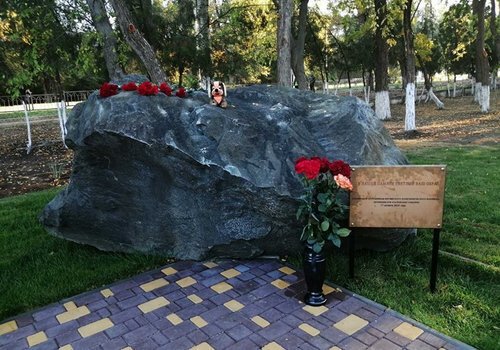 В Керчи открыли памятный знак жертвам трагедии. Фотофакт