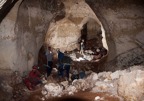 Крымские ученые раскрыли загадку «пушистой» глины в пещере «Таврида»