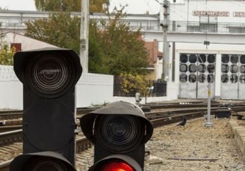 В Крыму 17-летний парень упал под вагон набиравшего скорость поезда