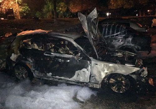 «Был взрыв»: в Севастополе ночью сгорел BMW