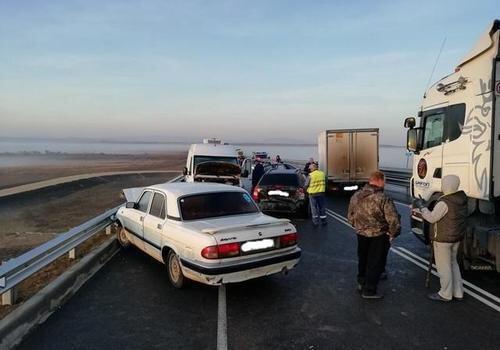 ДТП в Крыму: на "Тавриде" близ Феодосии из-за тумана столкнулись пять авто
