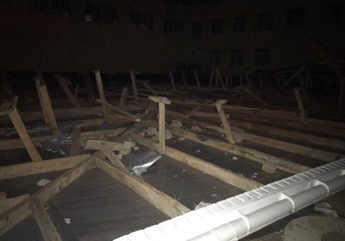В Крыму ураганным ветром сорвало крышу со здания школы ФОТО