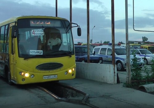 В Джанкое встали все автобусы: Перевозчик бастует из-за миллионных долгов