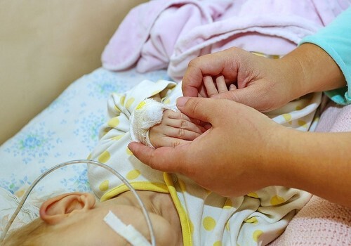 Священник из Крыма усыновил и вылечил больного ребенка, которого в роддоме бросила мать