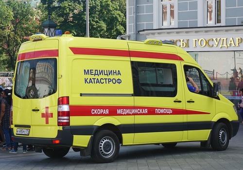 Летальный исход: КамАЗ сбил двух пешеходов на крымской трассе
